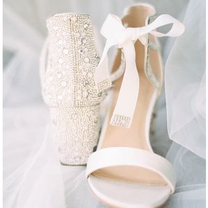 Kate Whitcomb wedding block heals, brand new - size 8
